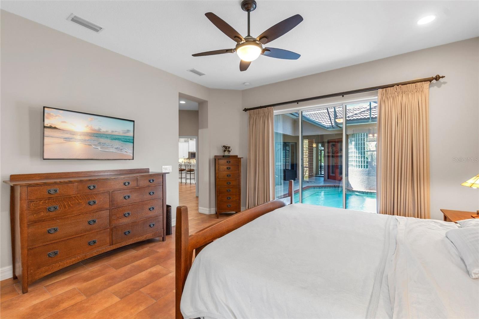 Image 17 of 34 For 408 Park Trace Boulevard