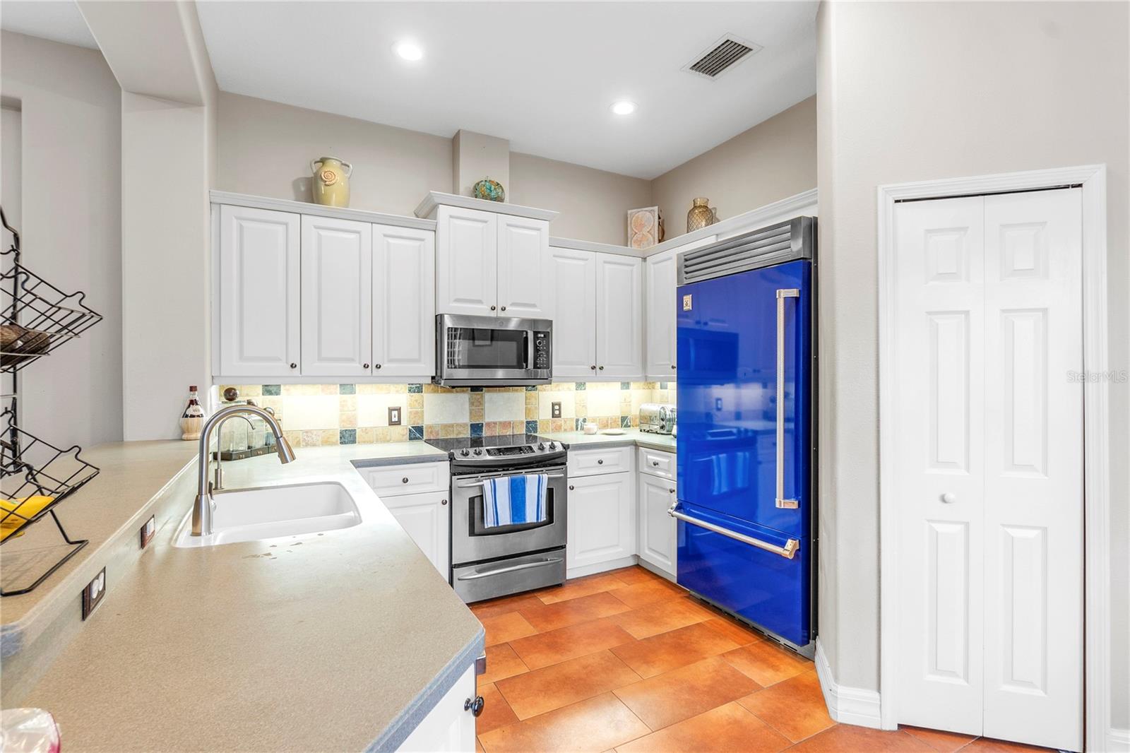 Image 8 of 34 For 408 Park Trace Boulevard