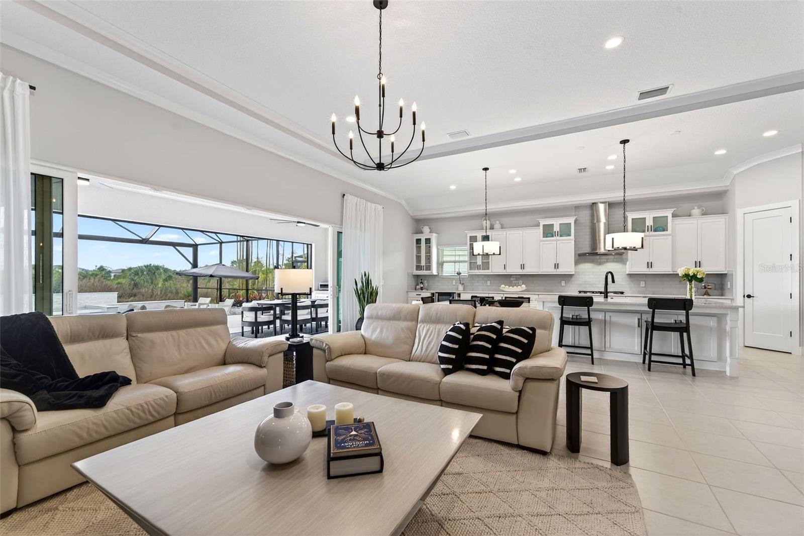 Listing photo id 11 for 11615 Gleaming Terrace