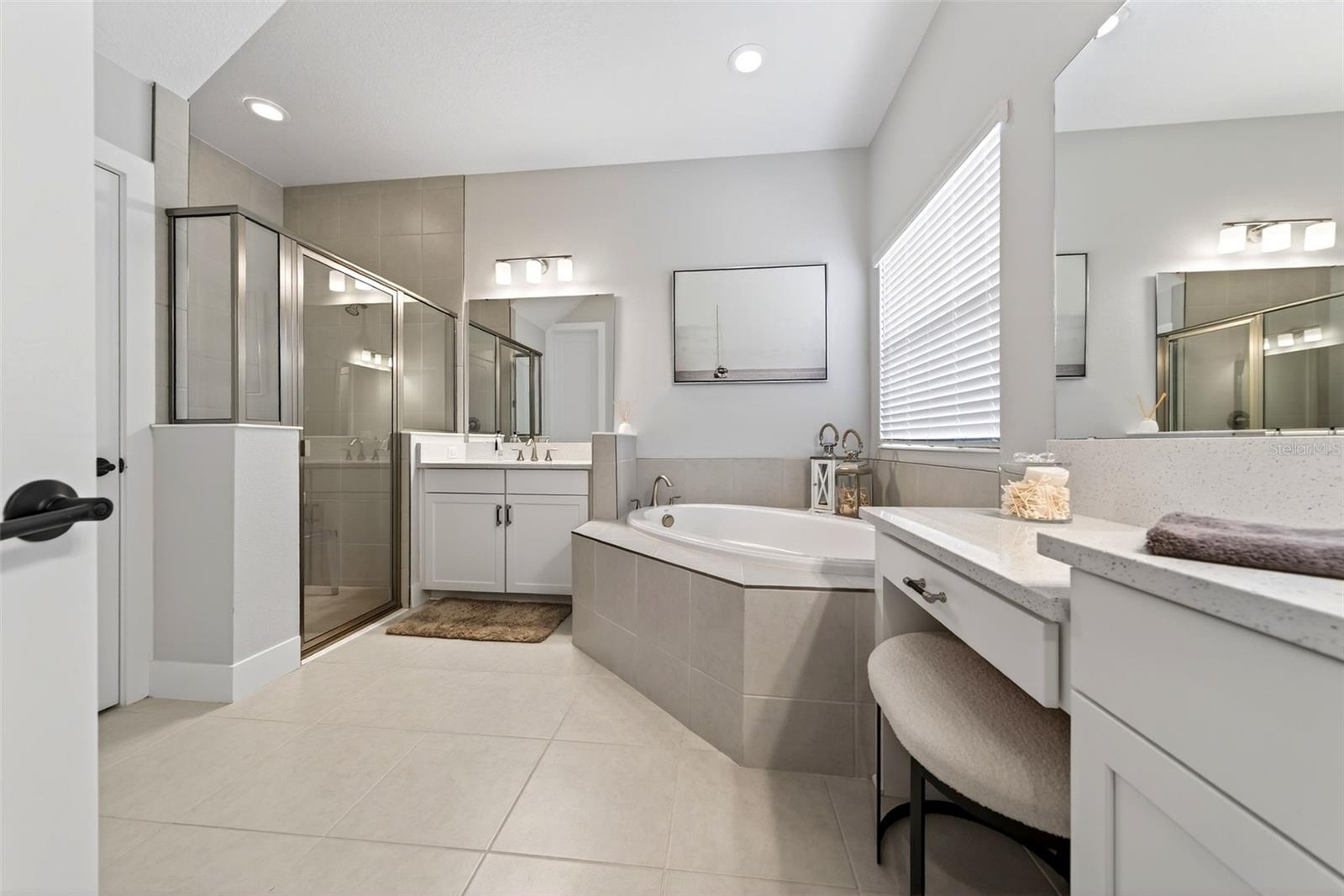 Listing photo id 29 for 11615 Gleaming Terrace