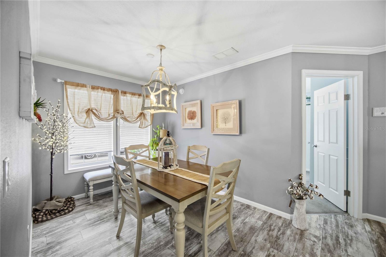 Image 12 of 40 For 171 Crown Point Drive