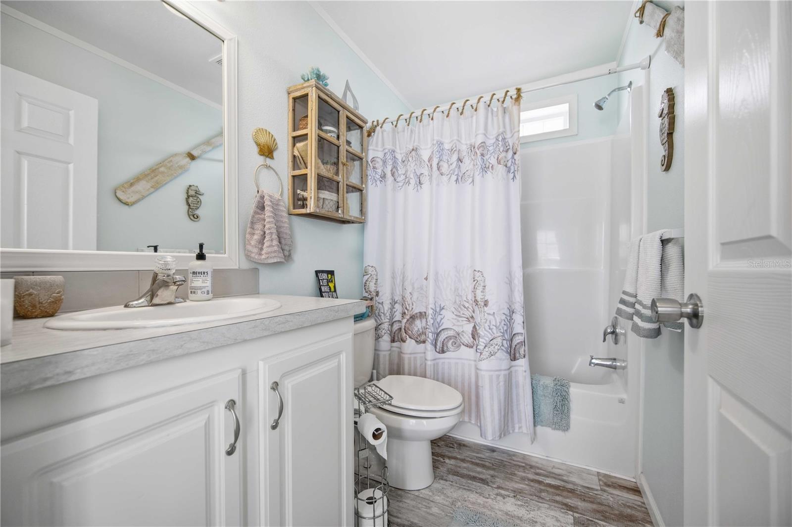 Image 14 of 40 For 171 Crown Point Drive