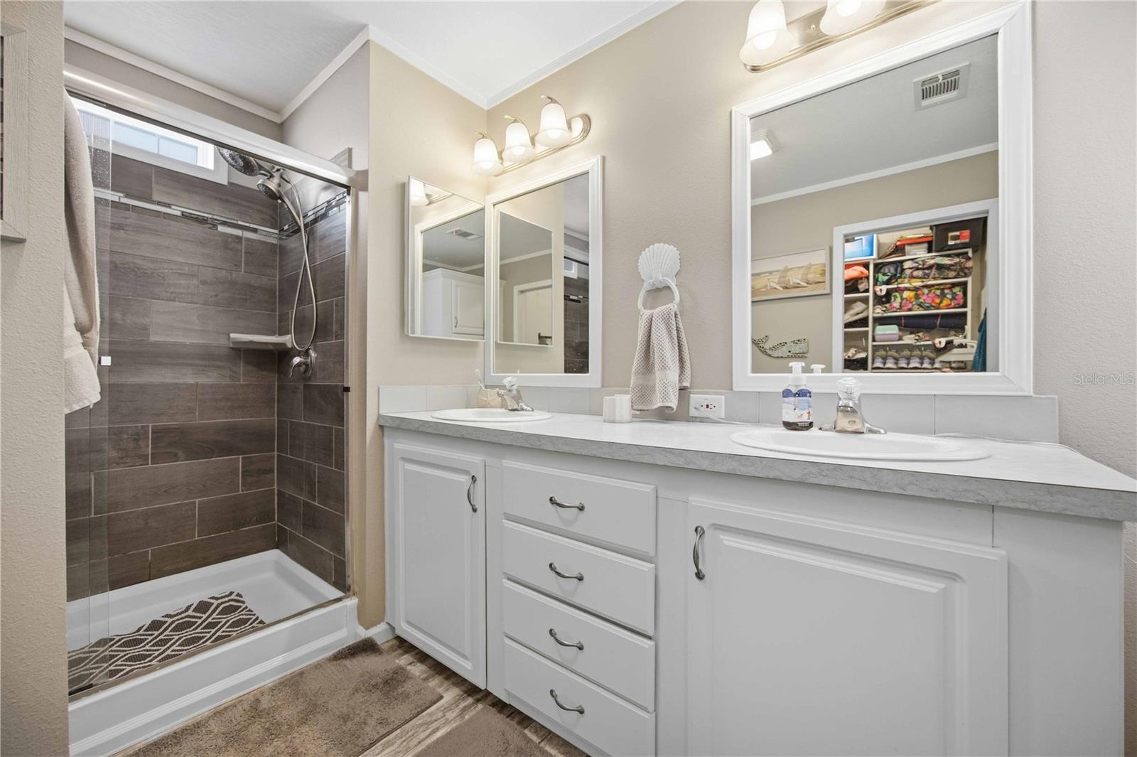 Image 24 of 40 For 171 Crown Point Drive