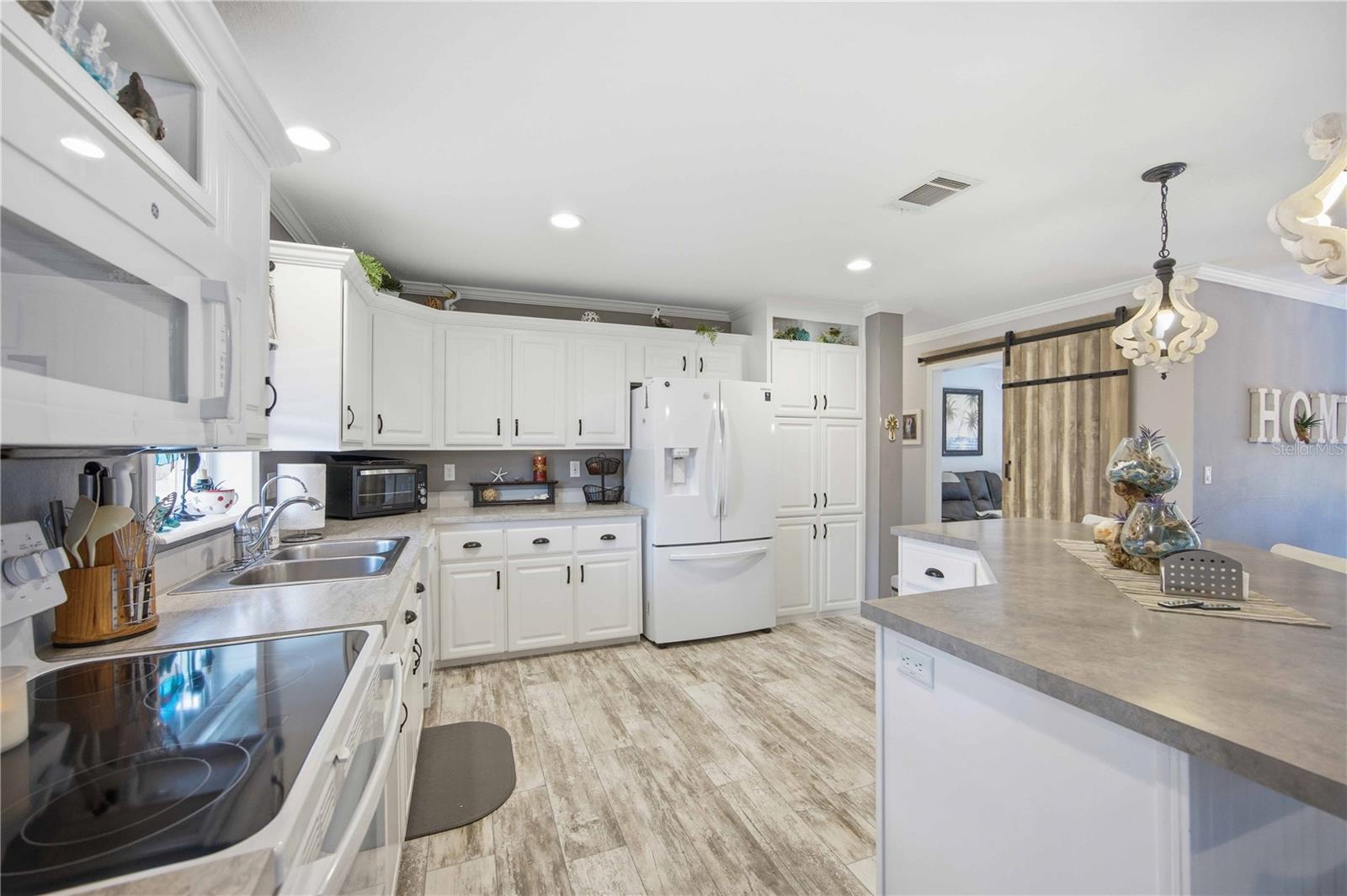 Image 6 of 40 For 171 Crown Point Drive