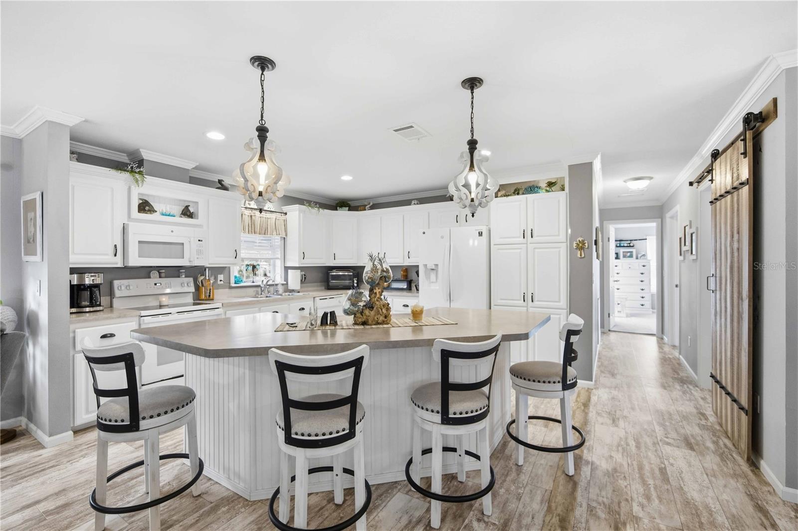 Image 7 of 40 For 171 Crown Point Drive