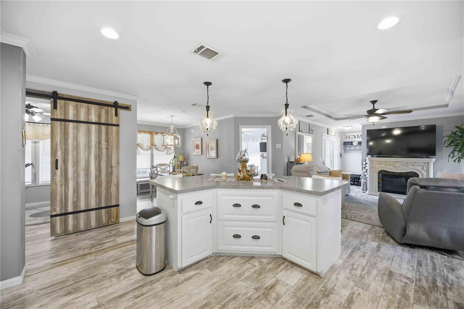 Image 9 of 40 For 171 Crown Point Drive