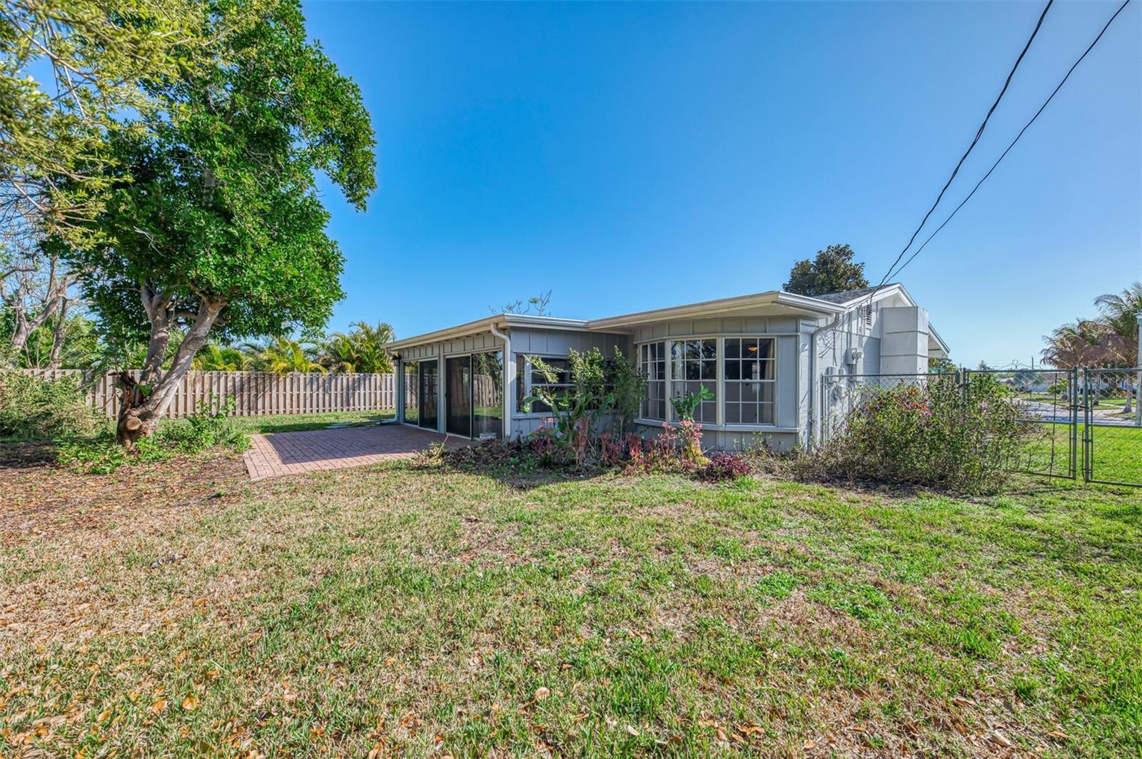 Image 34 of 42 For 6742 Bowline Drive