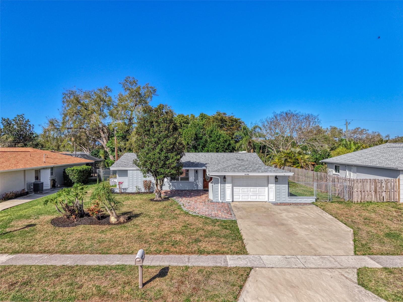 Image 4 of 42 For 6742 Bowline Drive