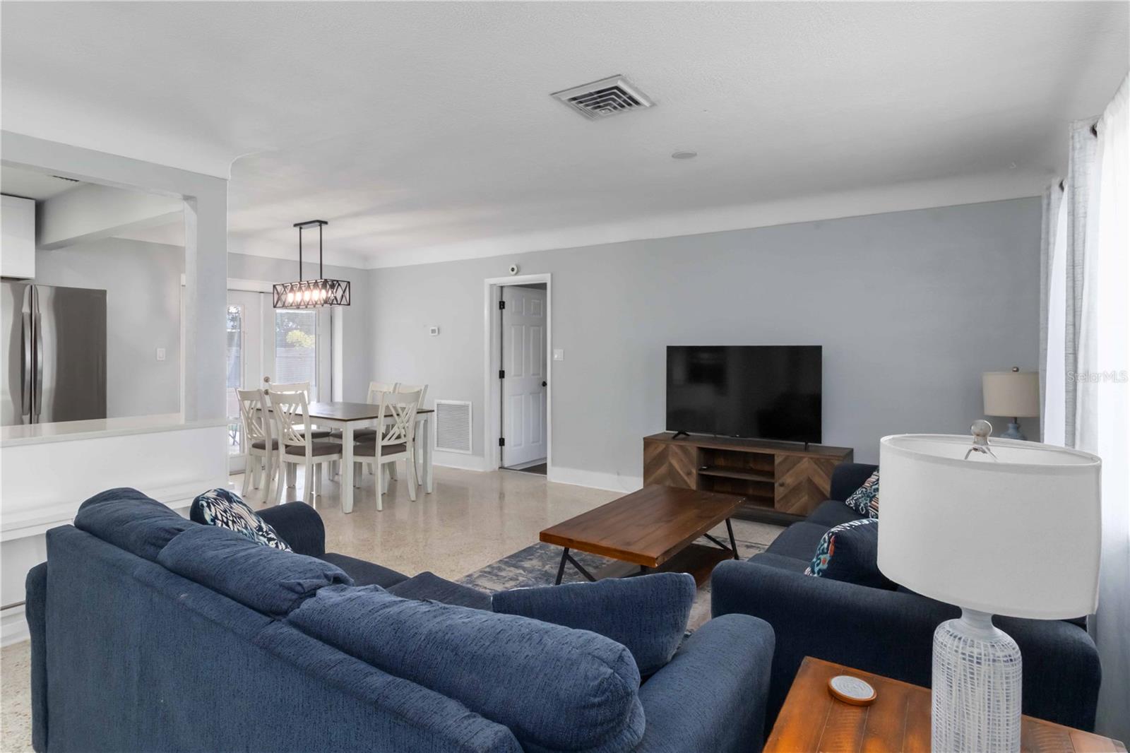 Listing photo id 9 for 6950 29th Terrace N