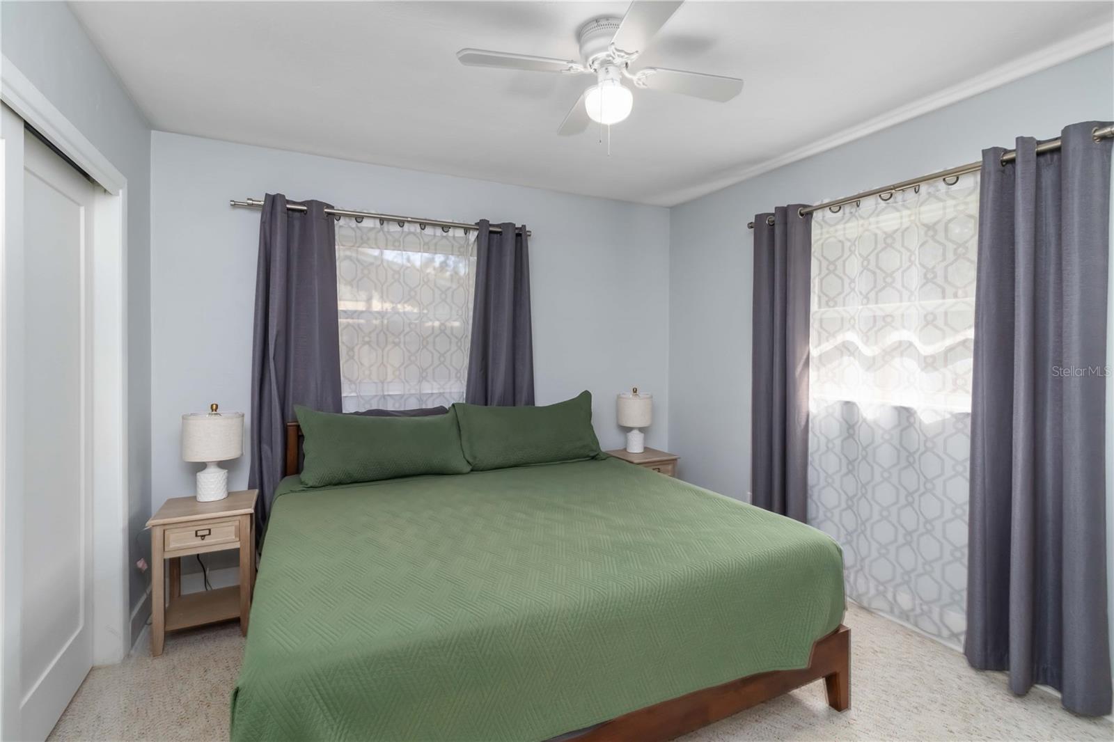 Listing photo id 11 for 6950 29th Terrace N