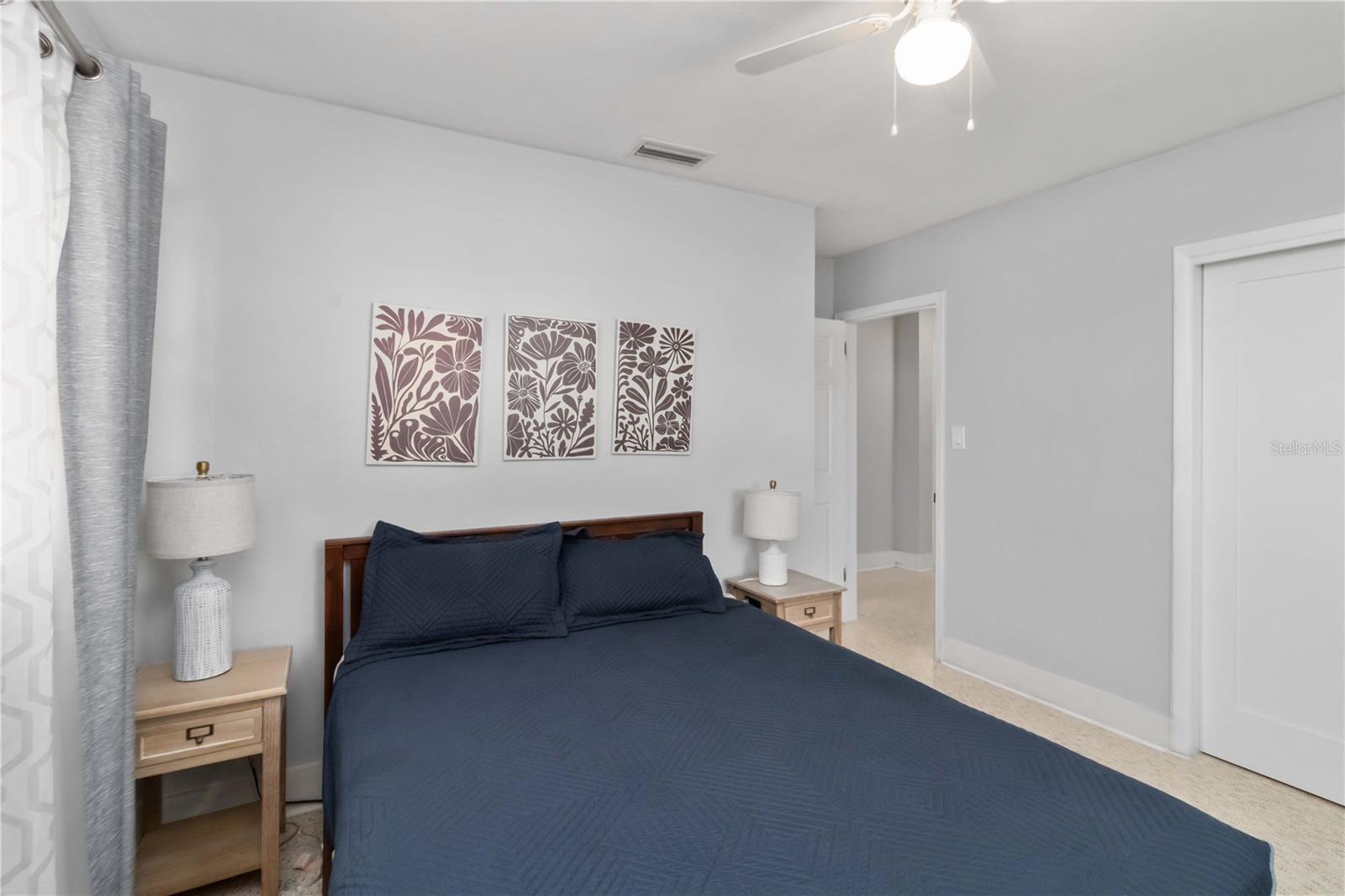 Listing photo id 13 for 6950 29th Terrace N