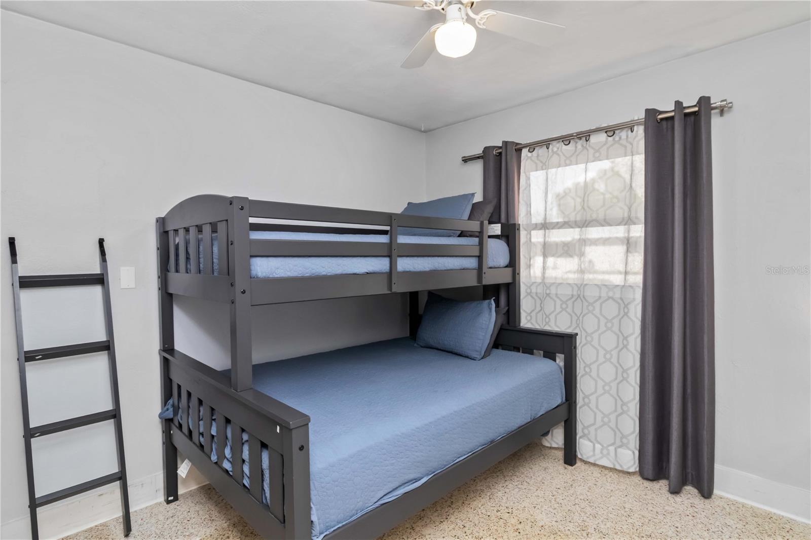 Listing photo id 15 for 6950 29th Terrace N