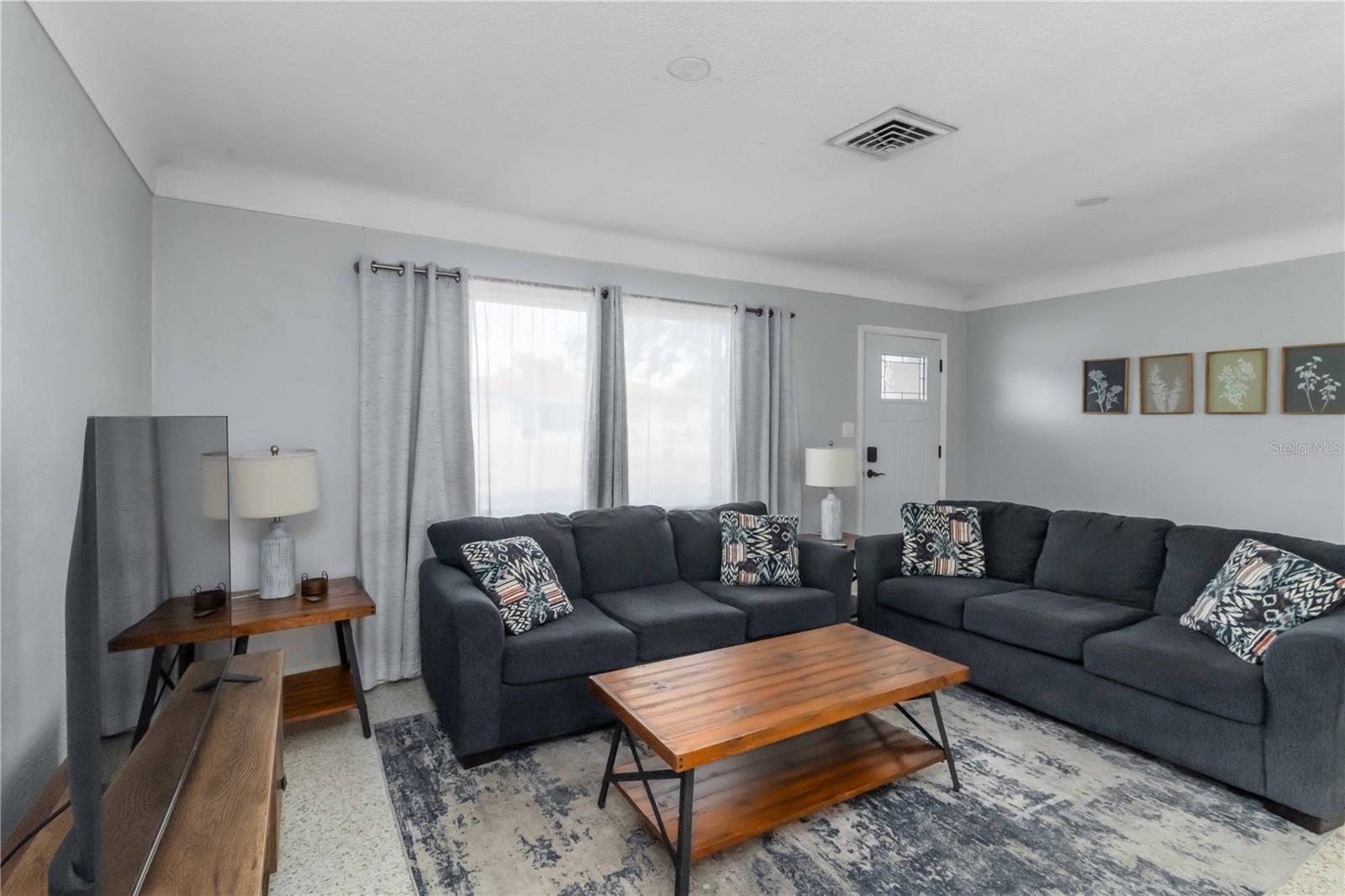 Listing photo id 0 for 6950 29th Terrace N