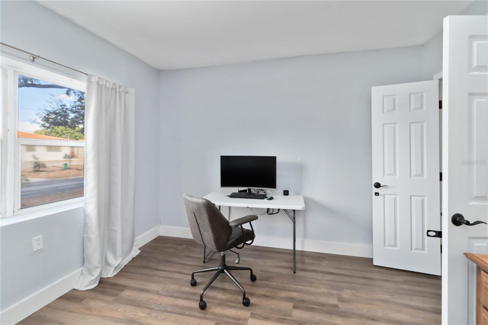 Listing photo id 23 for 6950 29th Terrace N