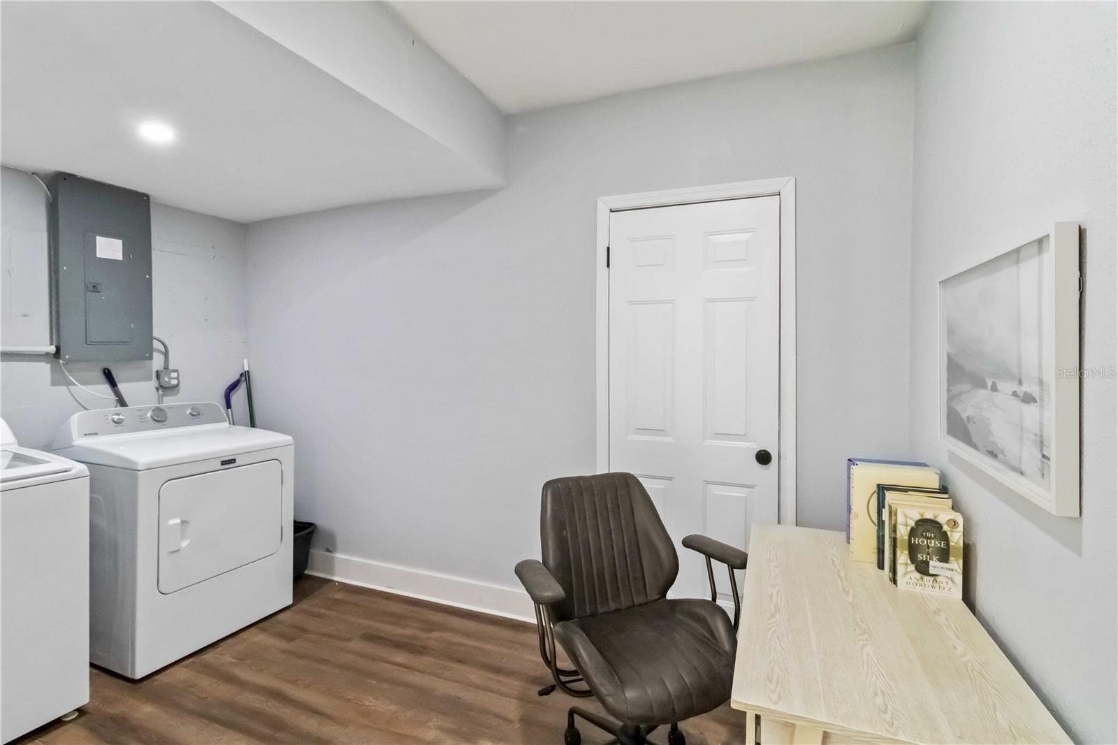 Listing photo id 24 for 6950 29th Terrace N