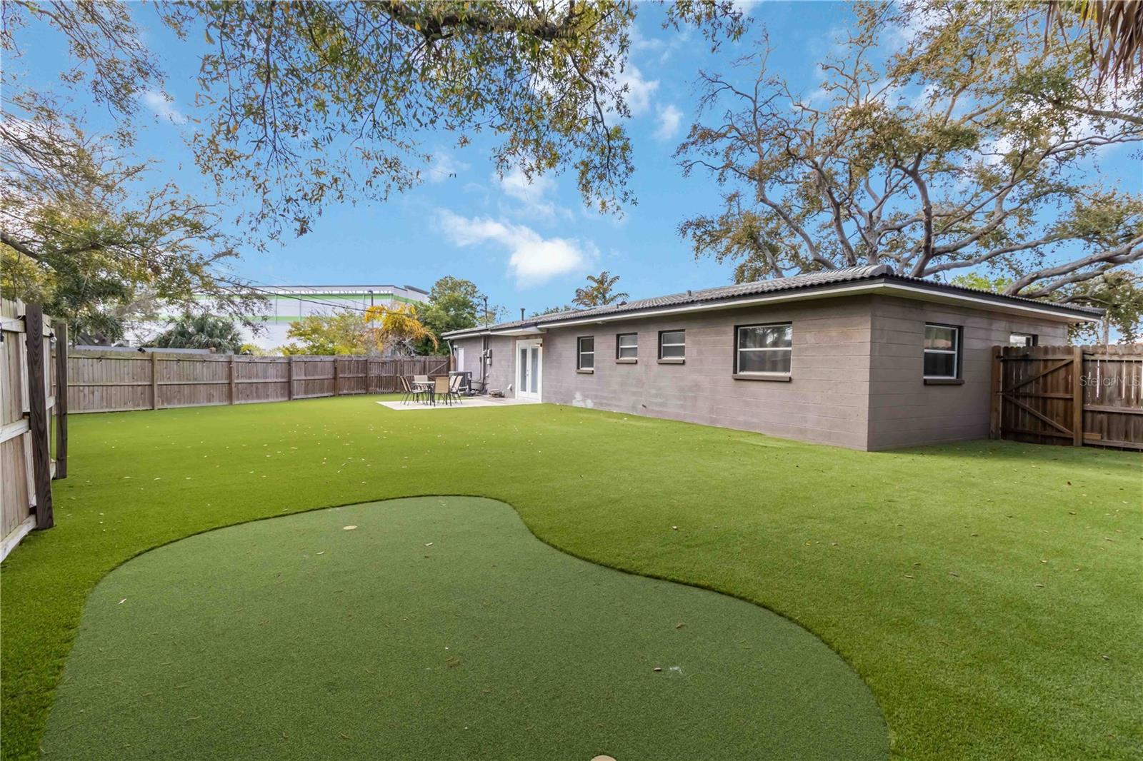 Listing photo id 27 for 6950 29th Terrace N