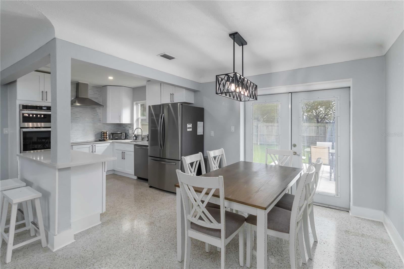 Listing photo id 2 for 6950 29th Terrace N