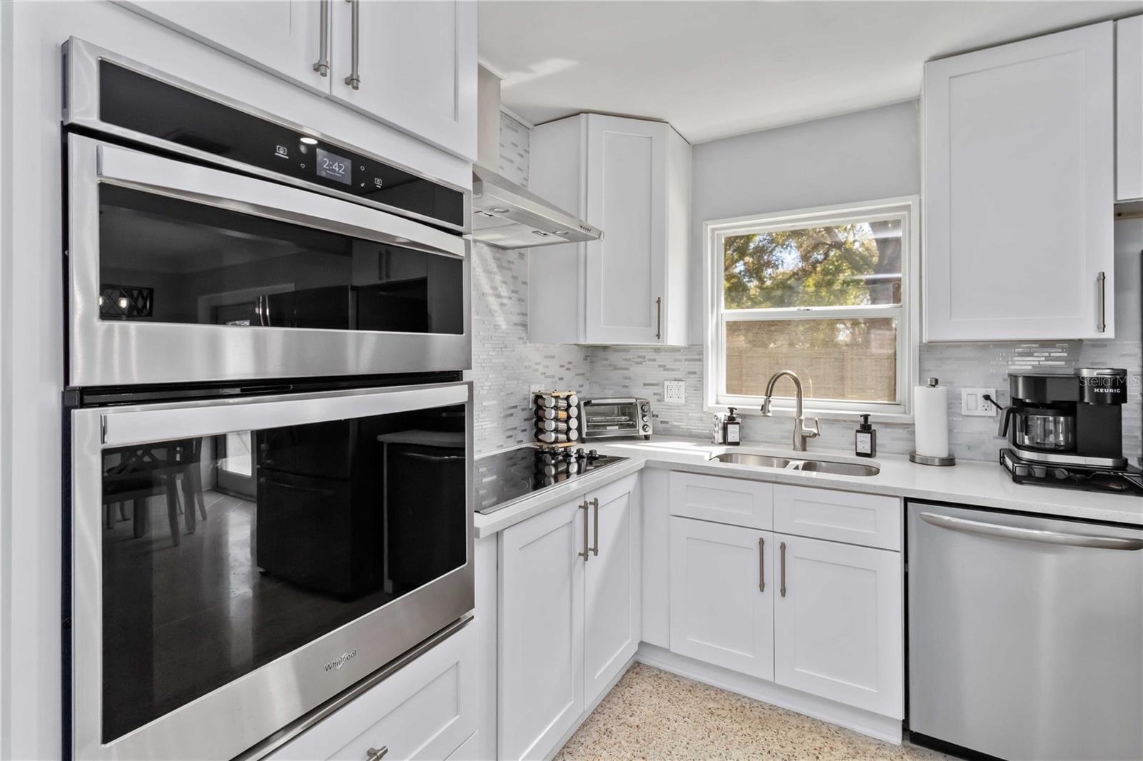 Listing photo id 5 for 6950 29th Terrace N