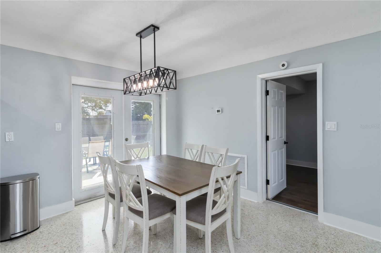 Listing photo id 6 for 6950 29th Terrace N