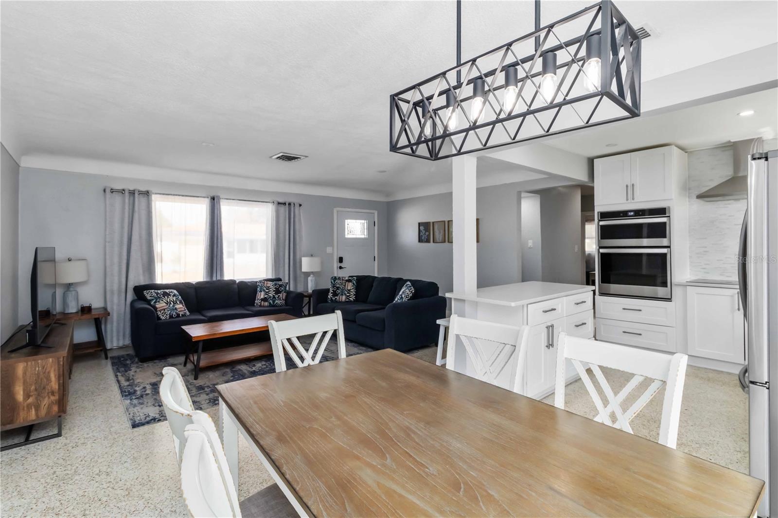 Listing photo id 7 for 6950 29th Terrace N