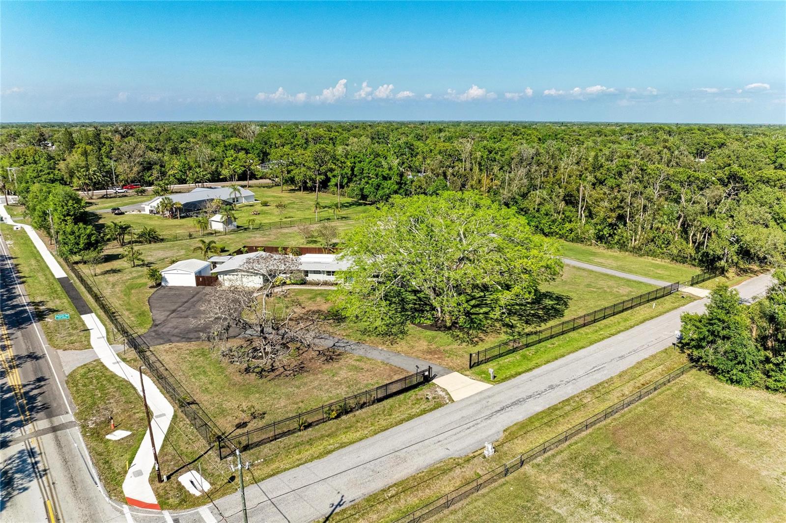 Image 4 of 73 For 5310 Tuttle Avenue