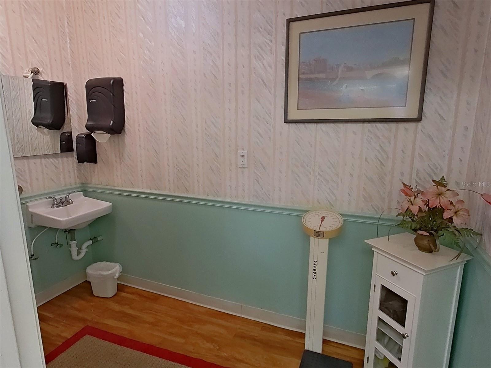 Image 41 of 50 For 1845 Vera Place 29