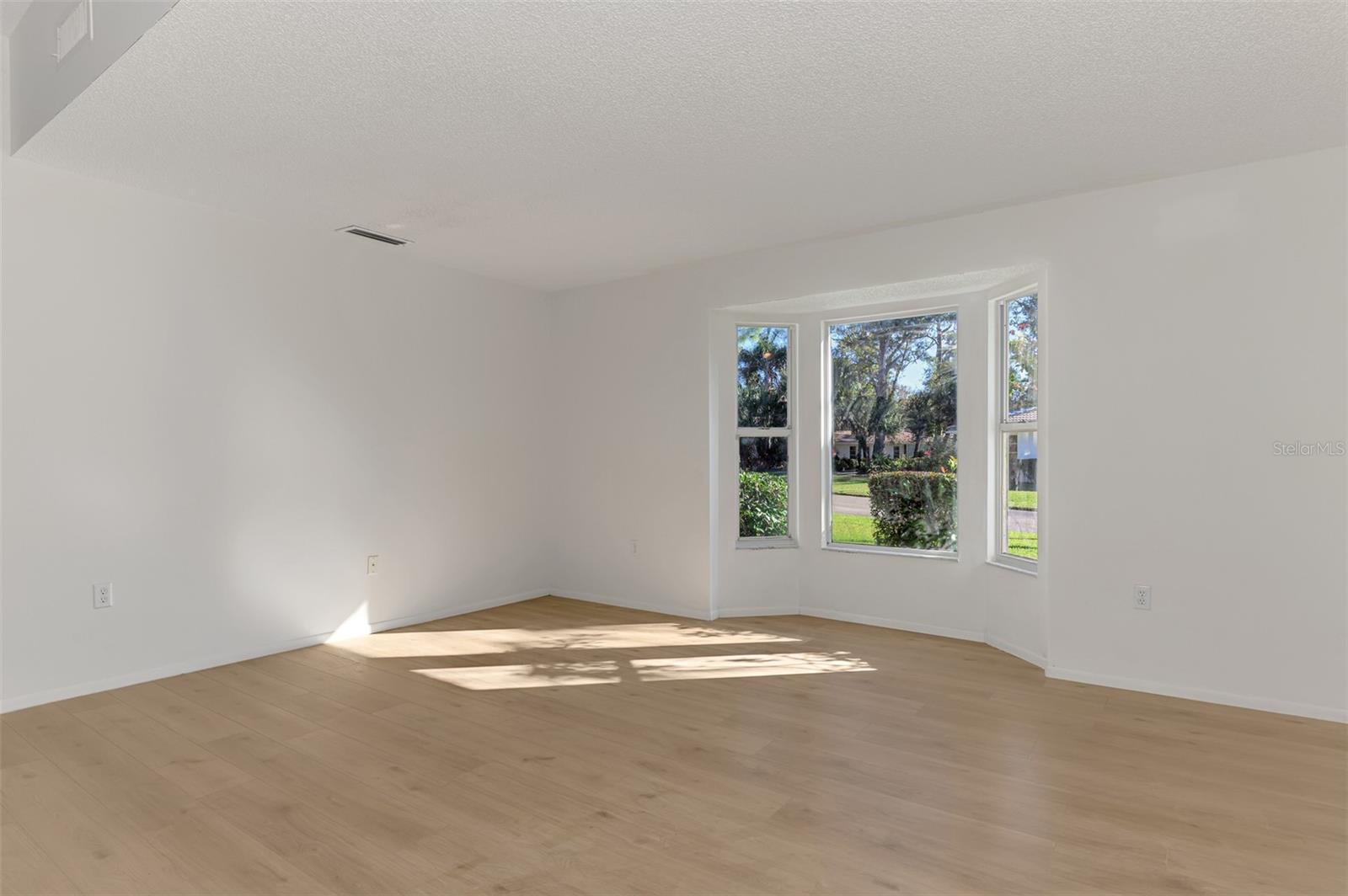 Image 10 of 67 For 5711 Garden Lakes Palm