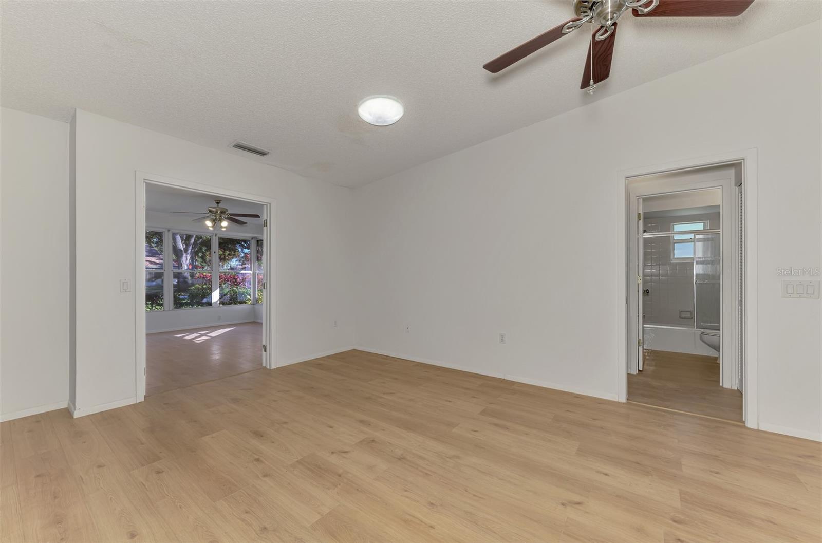 Image 19 of 67 For 5711 Garden Lakes Palm