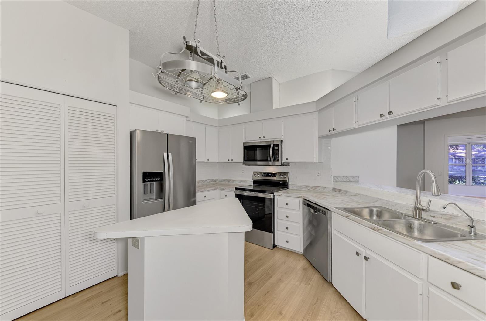 Image 23 of 67 For 5711 Garden Lakes Palm