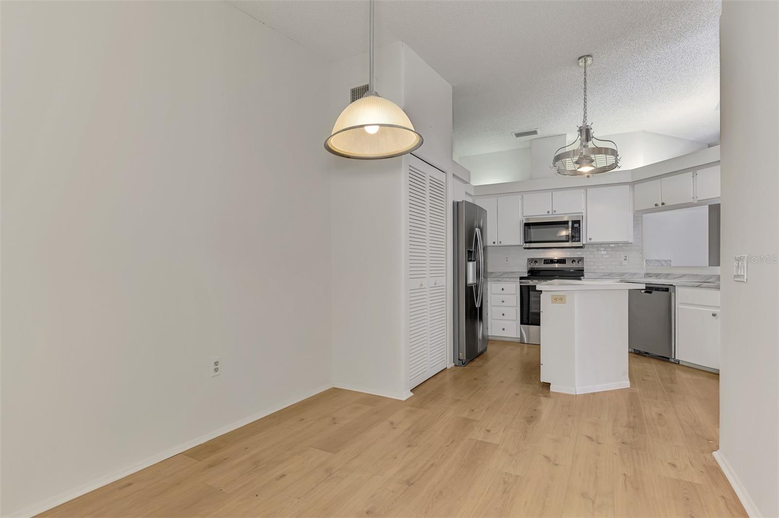 Image 31 of 67 For 5711 Garden Lakes Palm