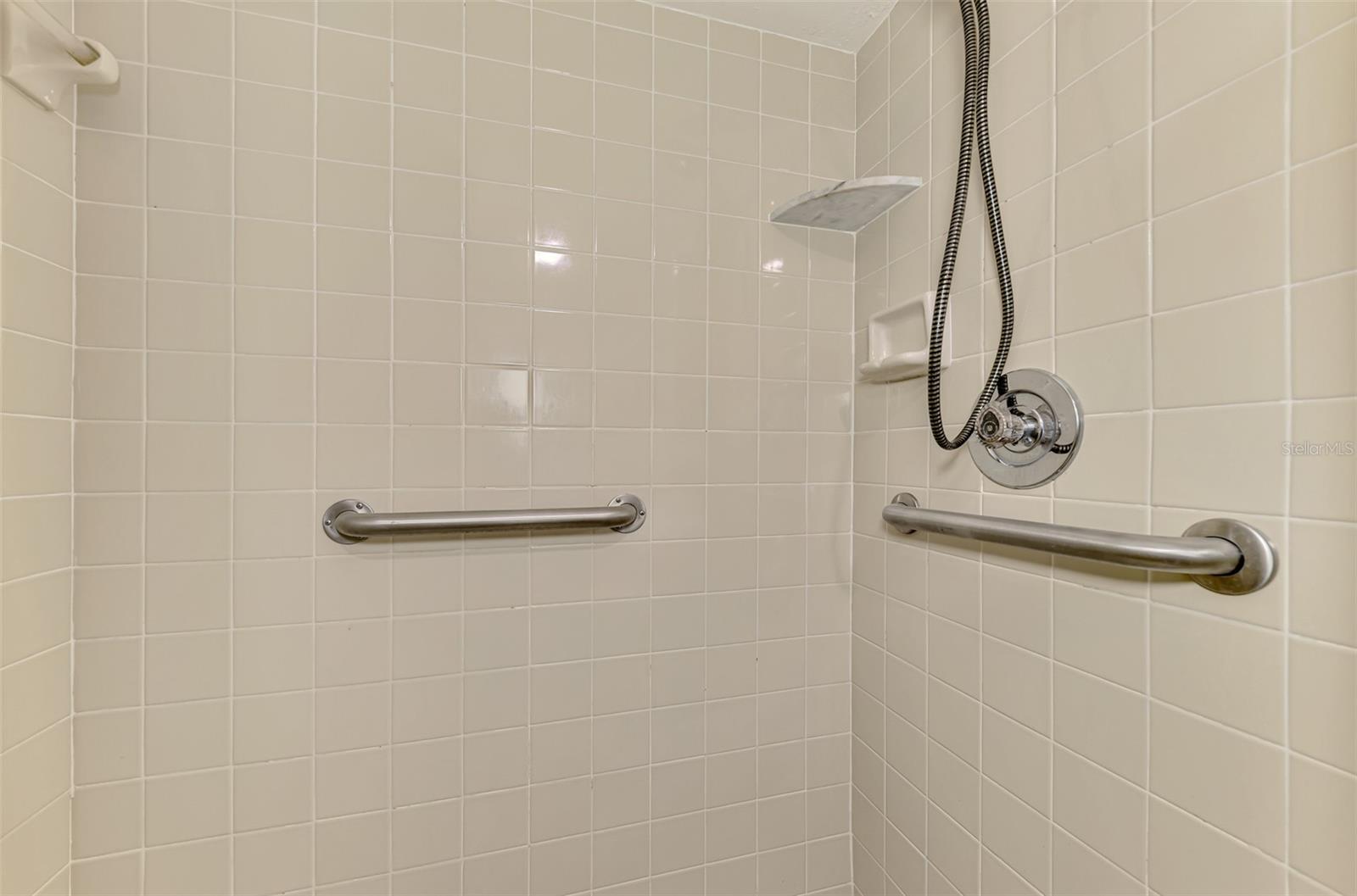 Image 38 of 67 For 5711 Garden Lakes Palm