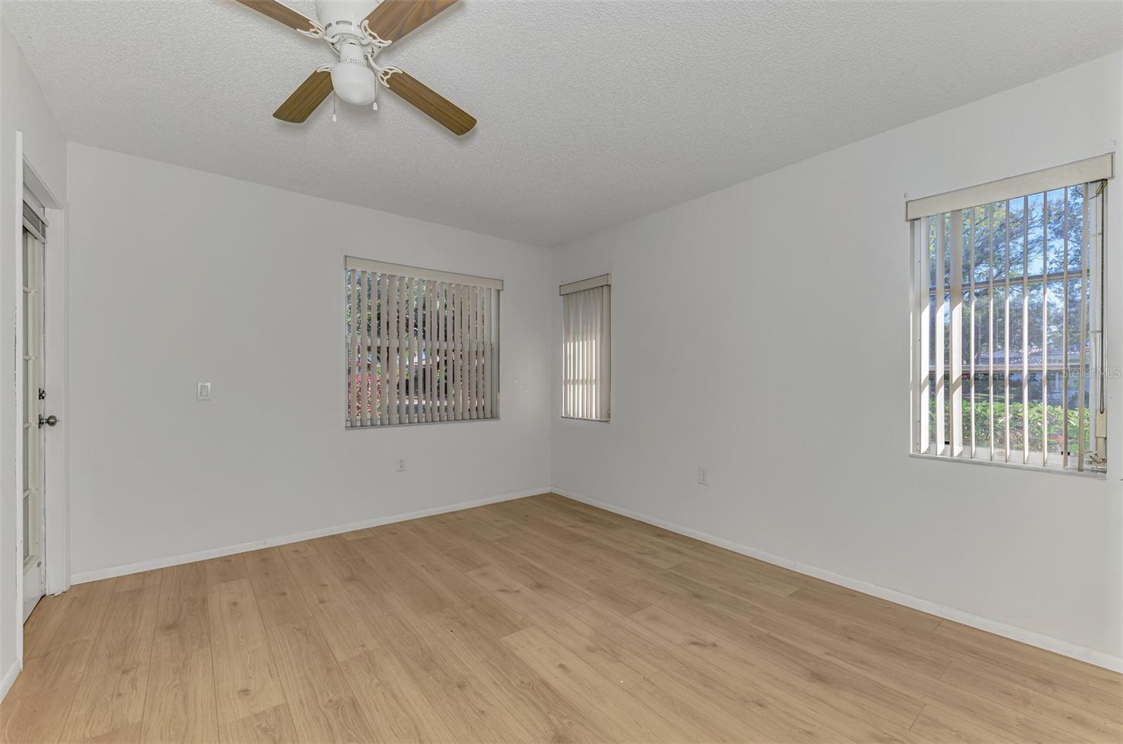 Image 40 of 67 For 5711 Garden Lakes Palm