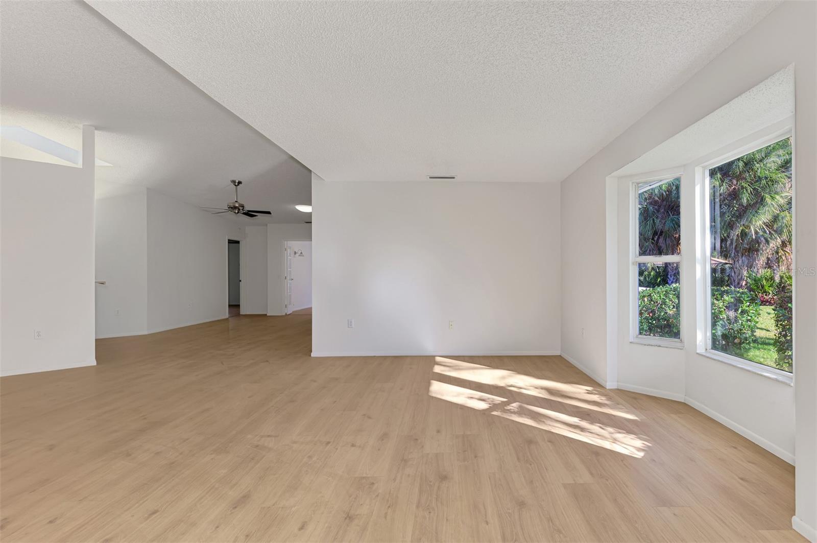 Image 8 of 67 For 5711 Garden Lakes Palm