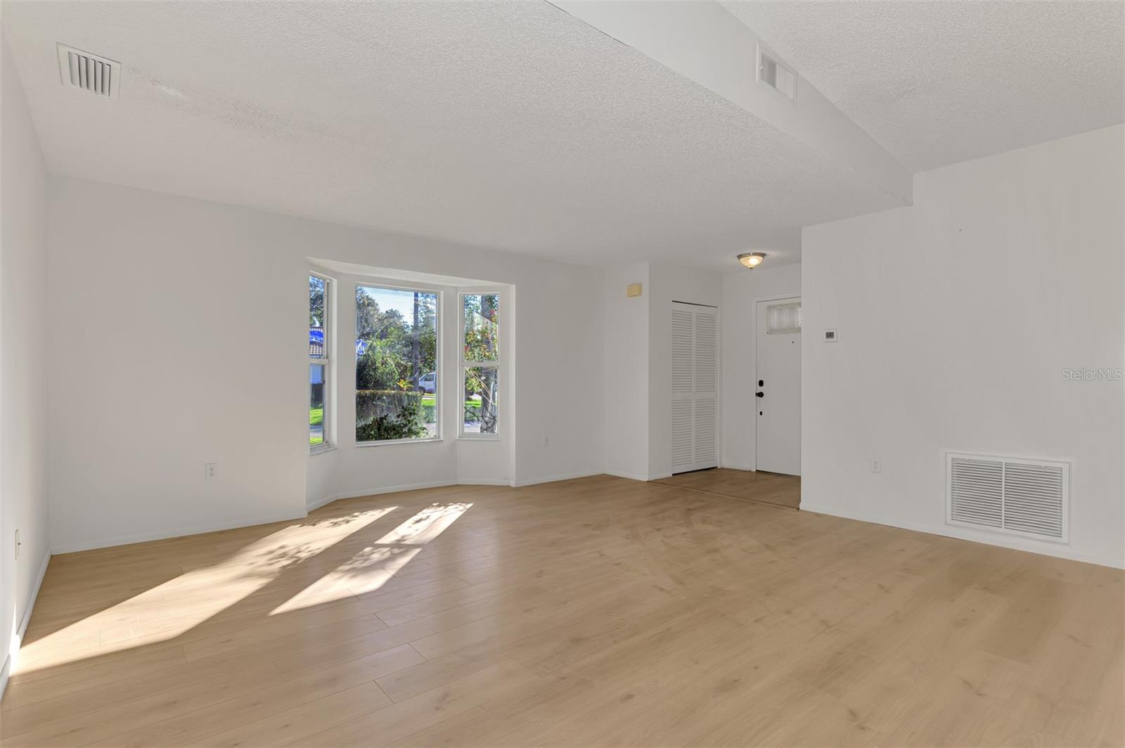 Image 9 of 67 For 5711 Garden Lakes Palm