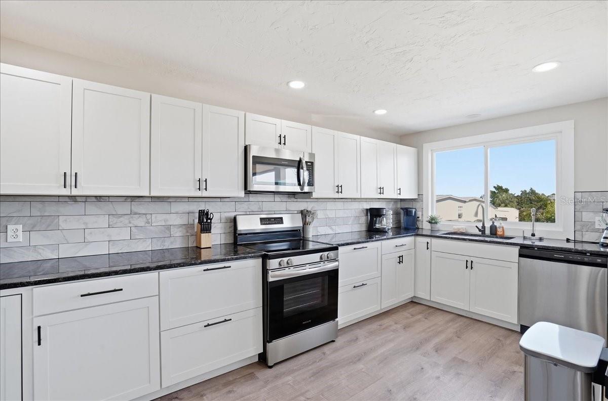 Image 16 of 84 For 2518 Avenue B