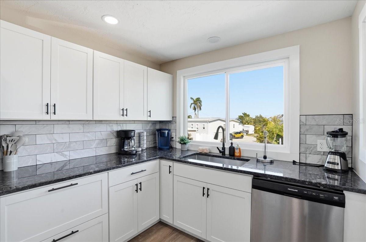 Image 18 of 84 For 2518 Avenue B