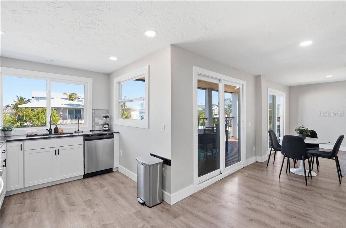 Image 20 of 84 For 2518 Avenue B