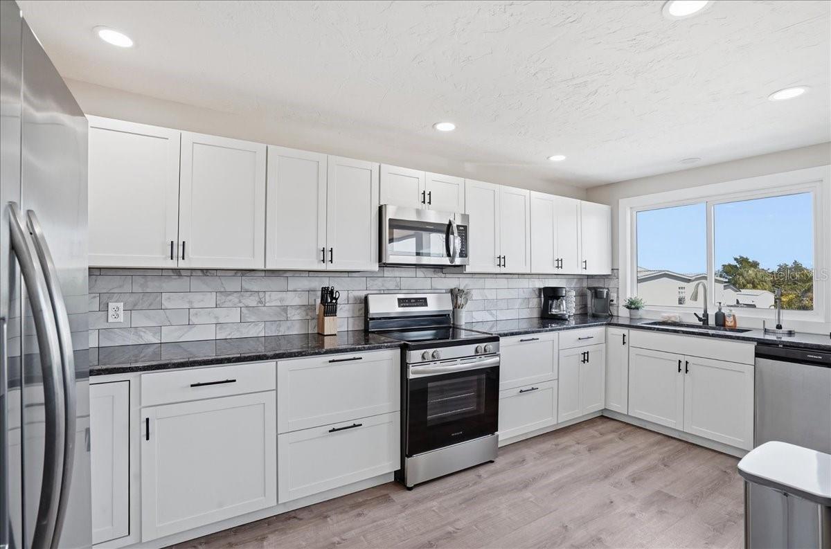 Image 21 of 84 For 2518 Avenue B