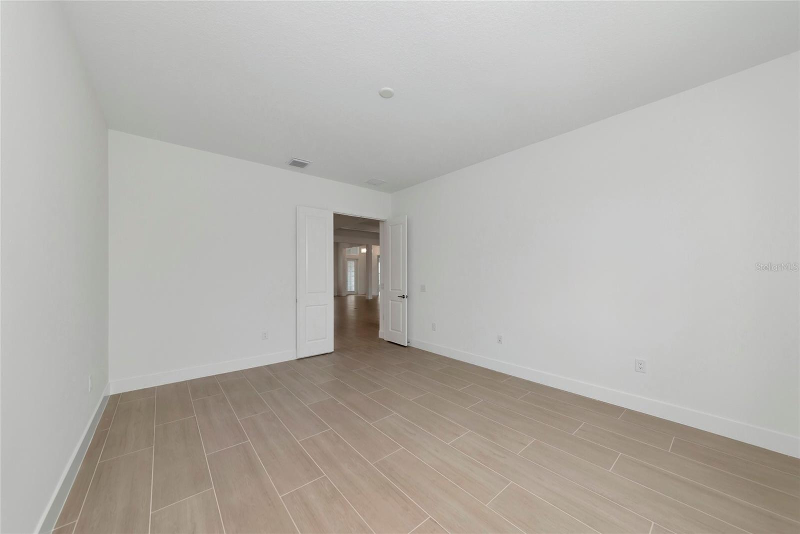 Image 28 of 63 For 1408 Lions Paw Path