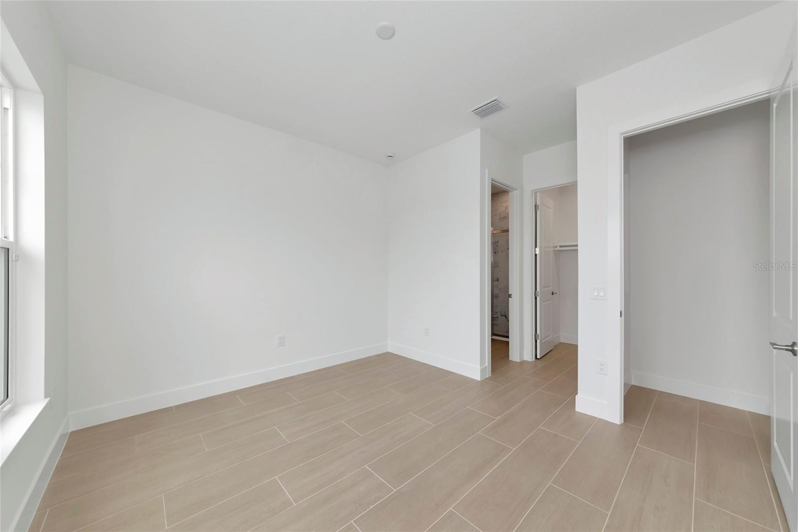 Image 34 of 63 For 1408 Lions Paw Path