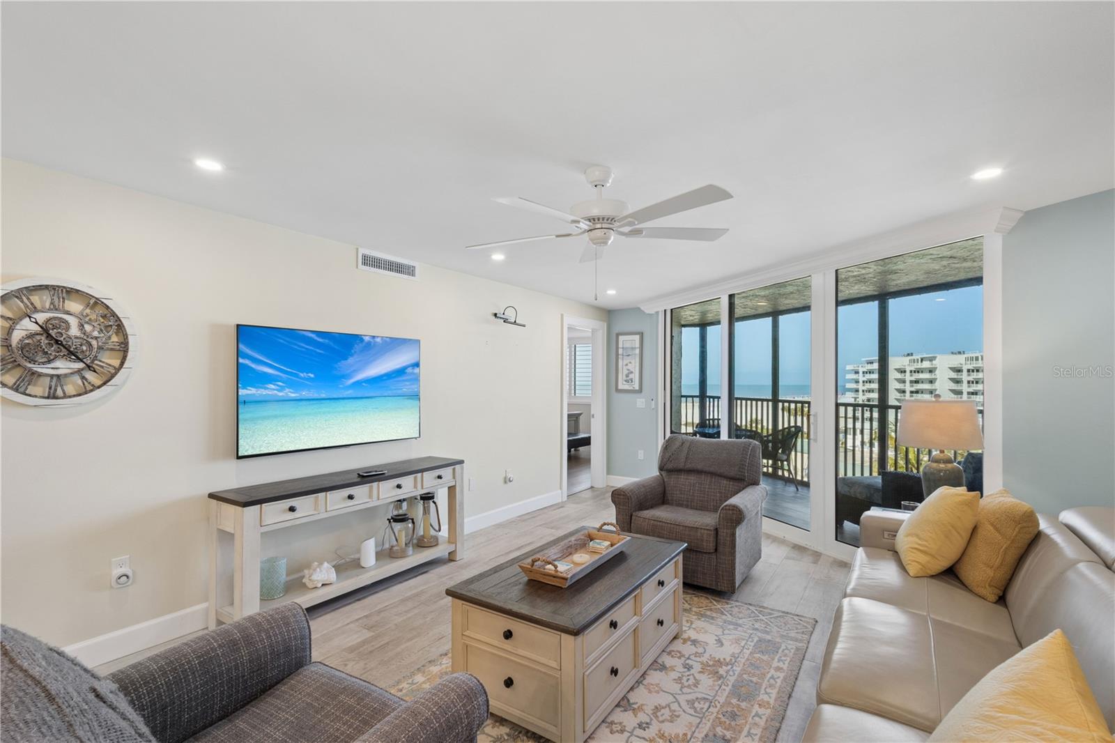 Image 12 of 39 For 5880 Midnight Pass Road 704