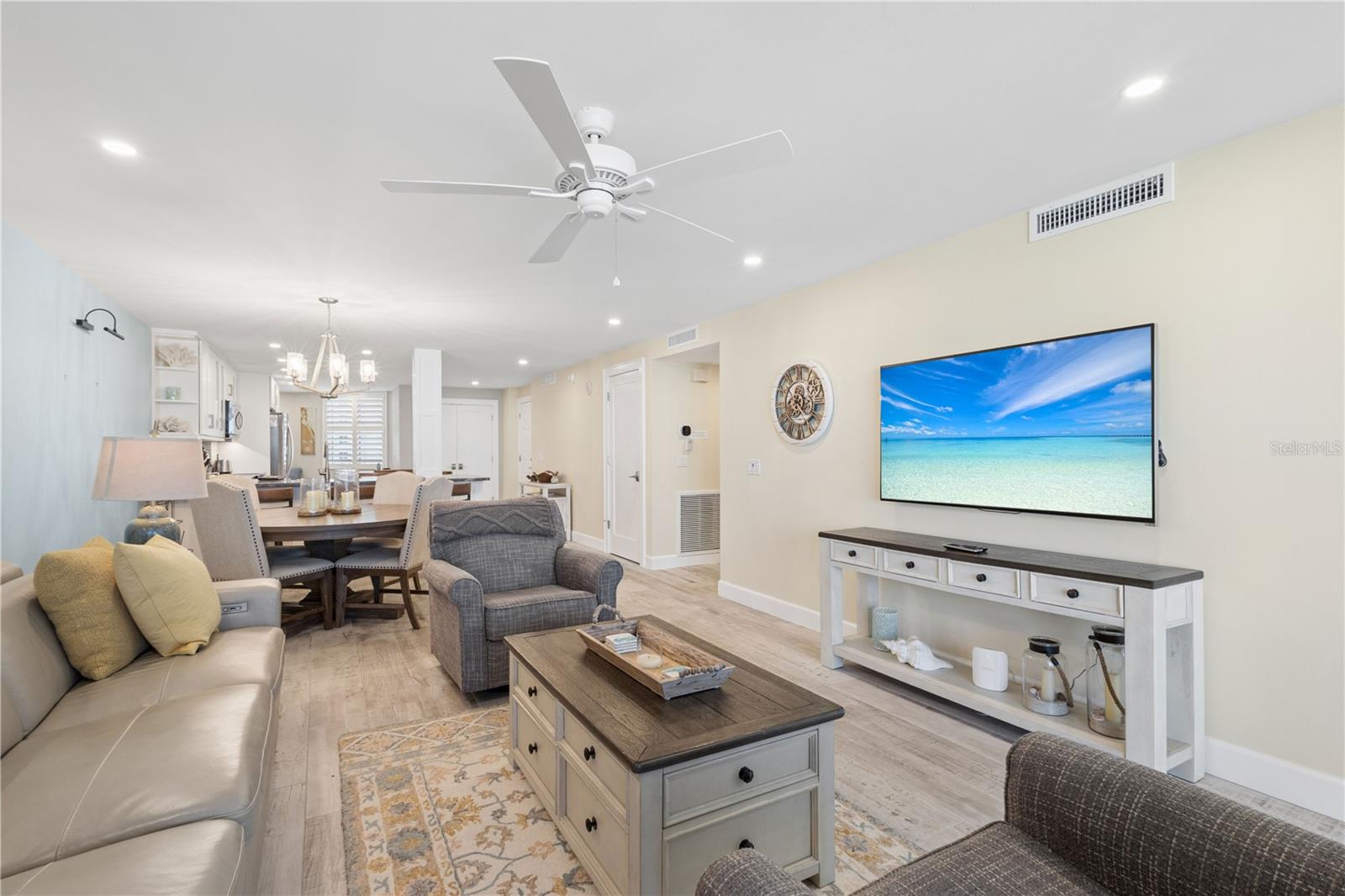 Image 13 of 39 For 5880 Midnight Pass Road 704