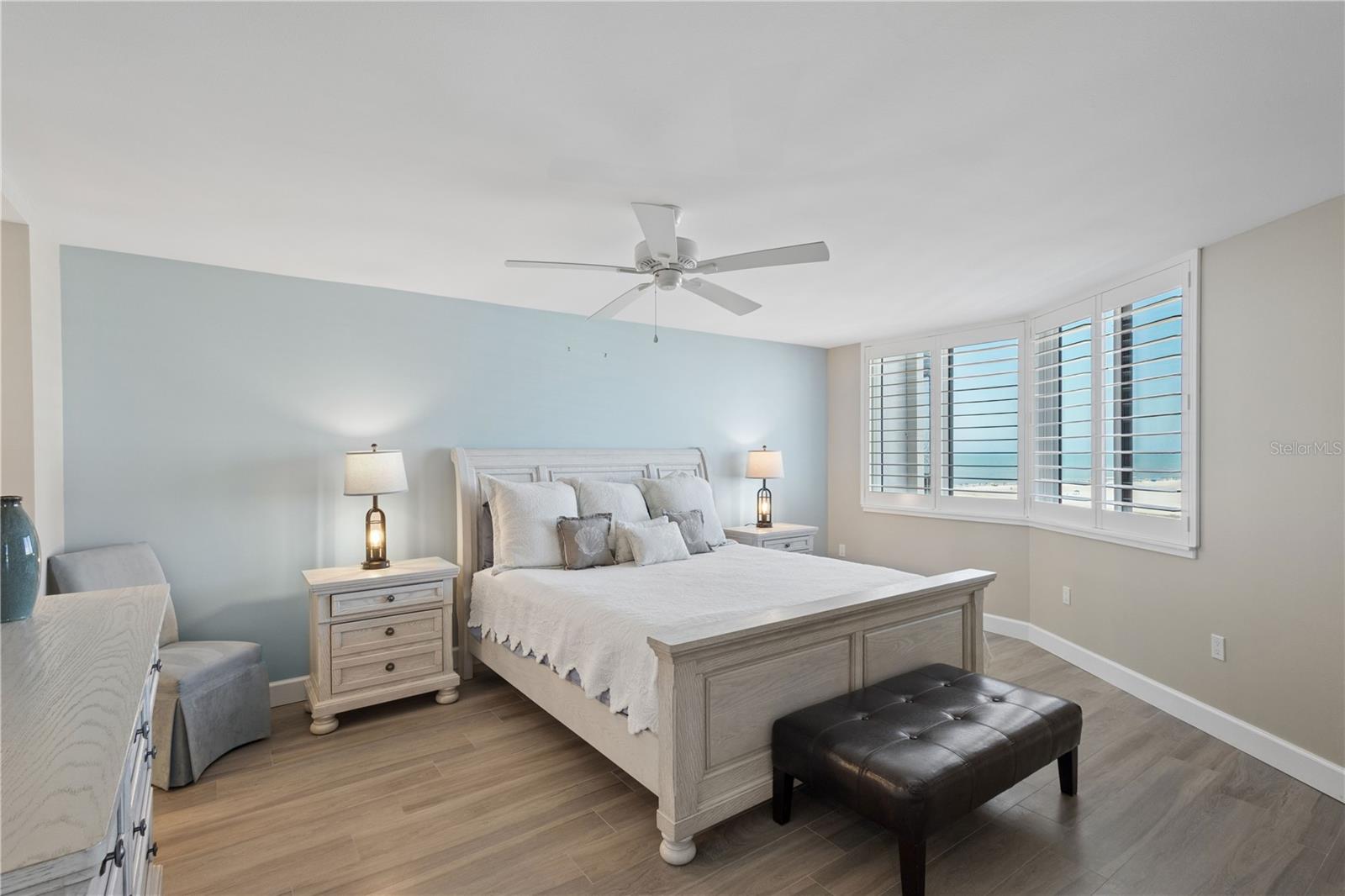 Image 14 of 39 For 5880 Midnight Pass Road 704