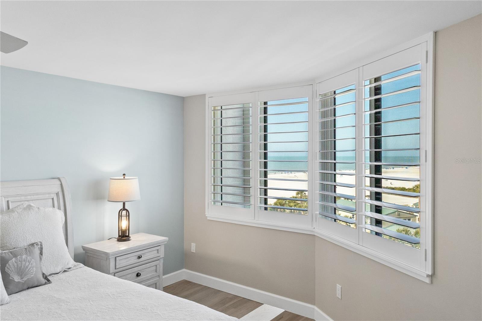 Image 16 of 39 For 5880 Midnight Pass Road 704