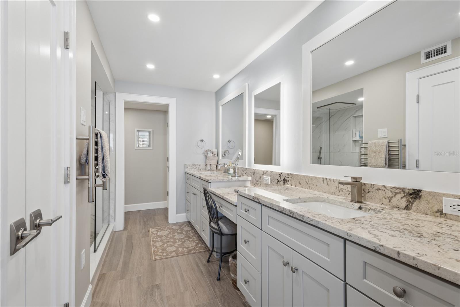 Image 18 of 39 For 5880 Midnight Pass Road 704