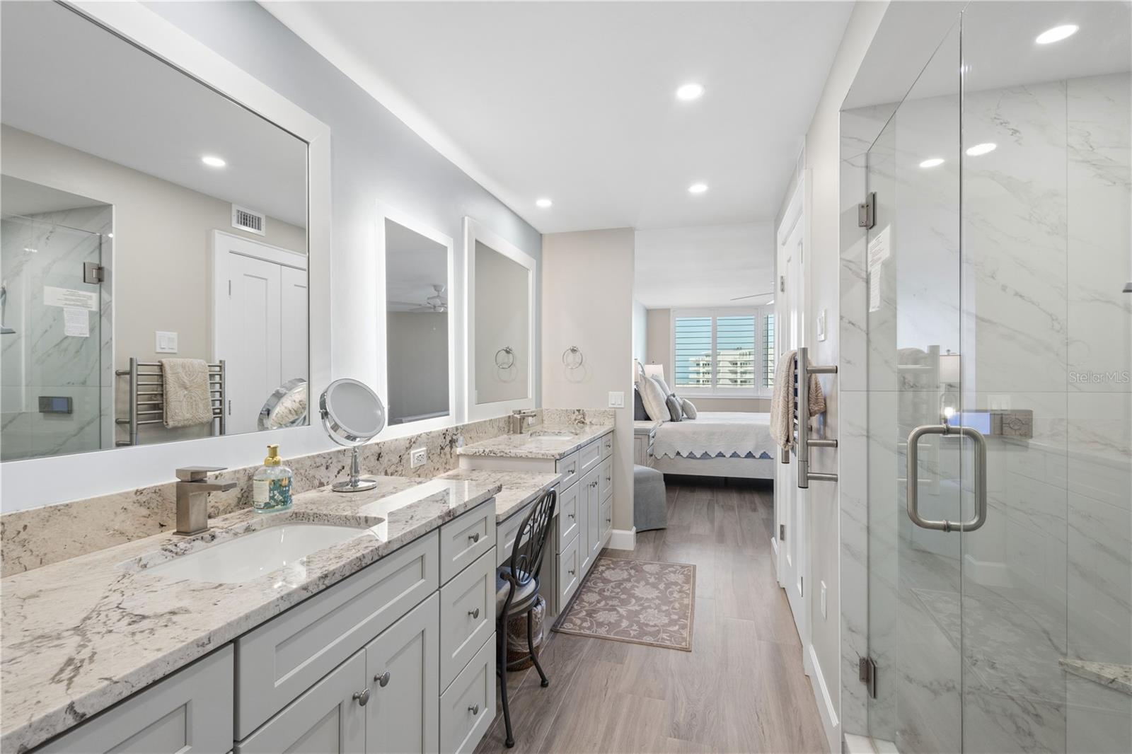 Image 20 of 39 For 5880 Midnight Pass Road 704