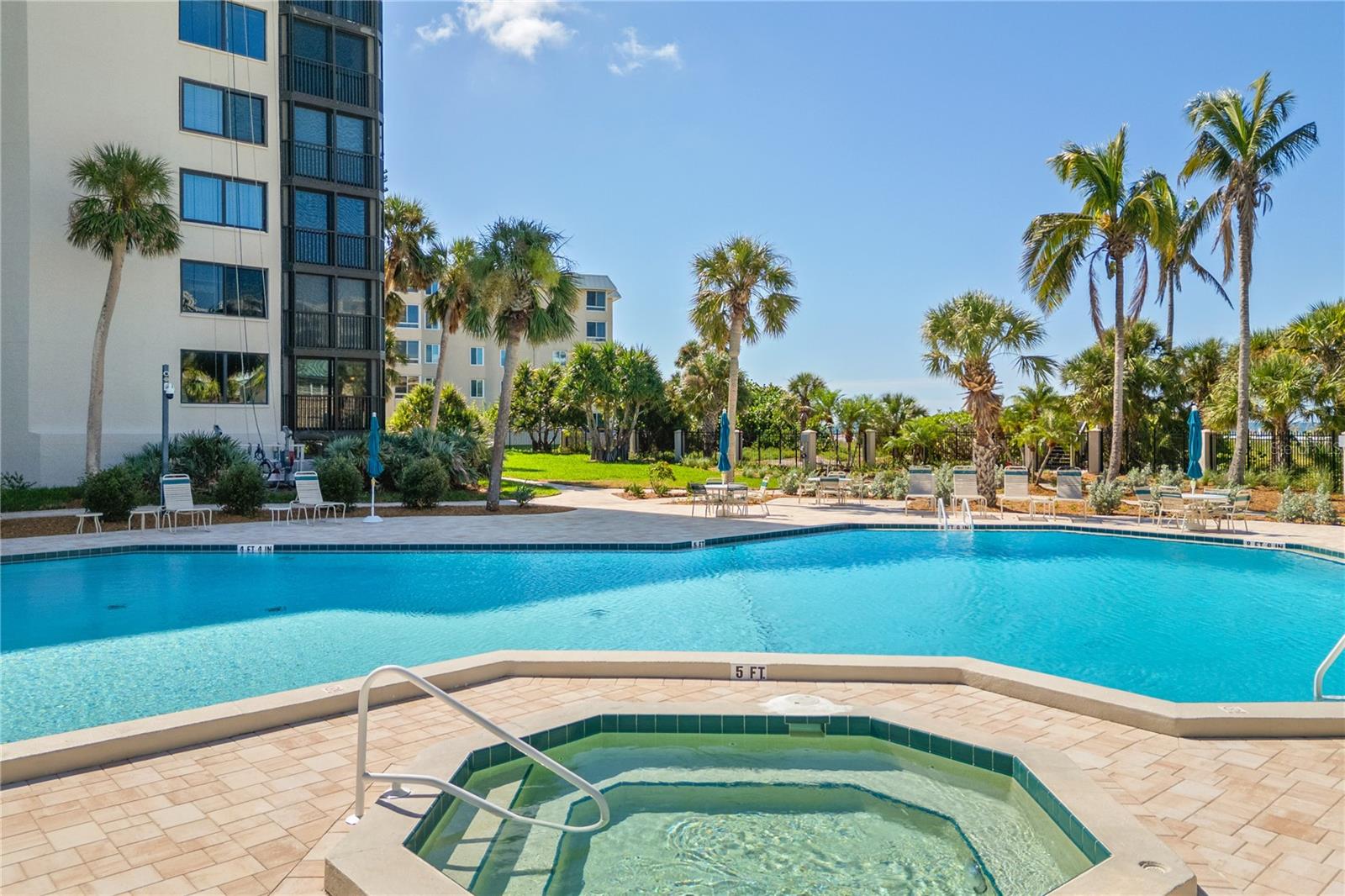 Image 33 of 39 For 5880 Midnight Pass Road 704