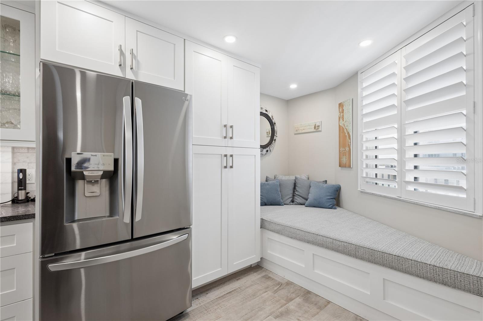 Image 4 of 39 For 5880 Midnight Pass Road 704