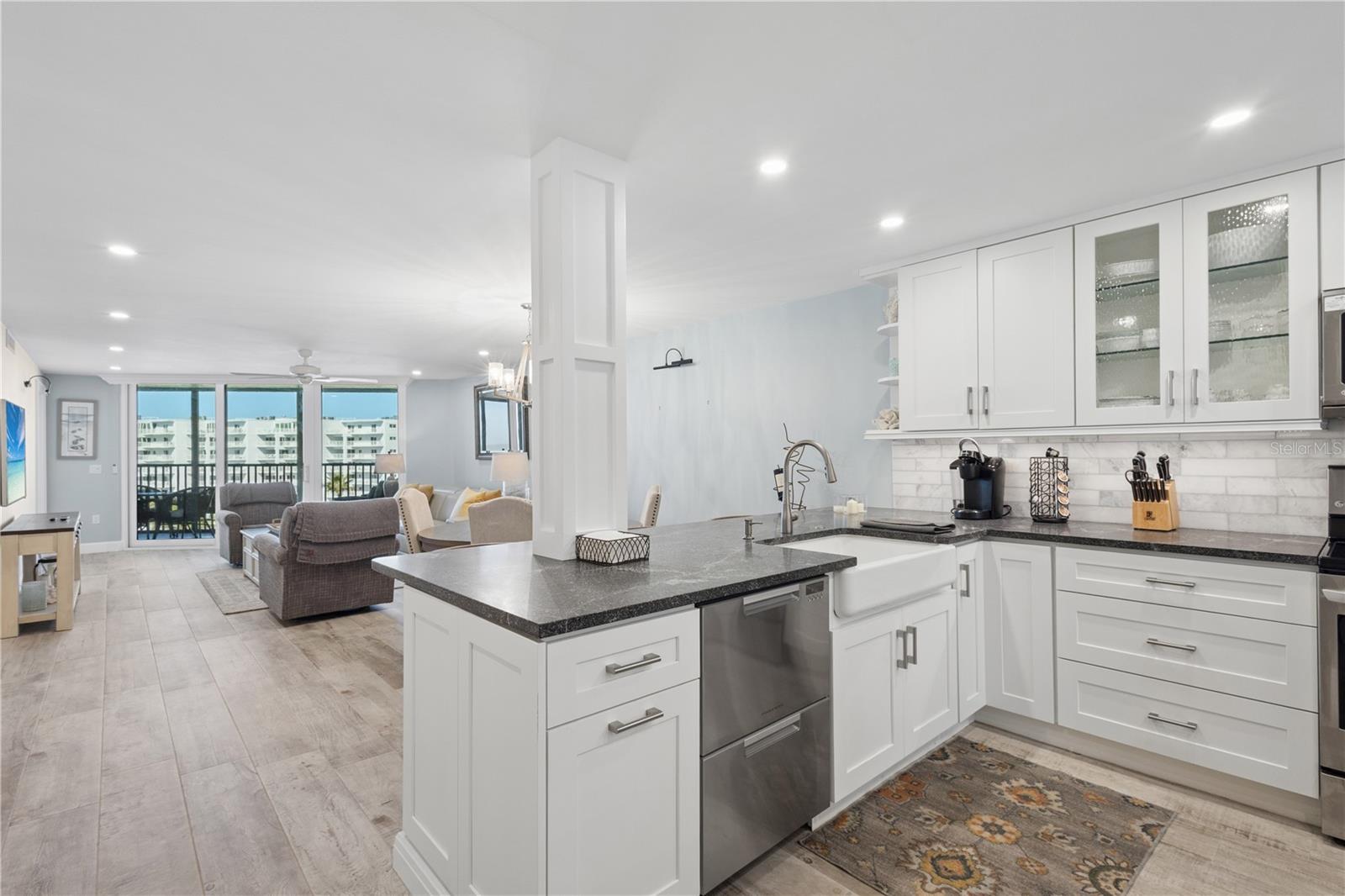 Image 6 of 39 For 5880 Midnight Pass Road 704