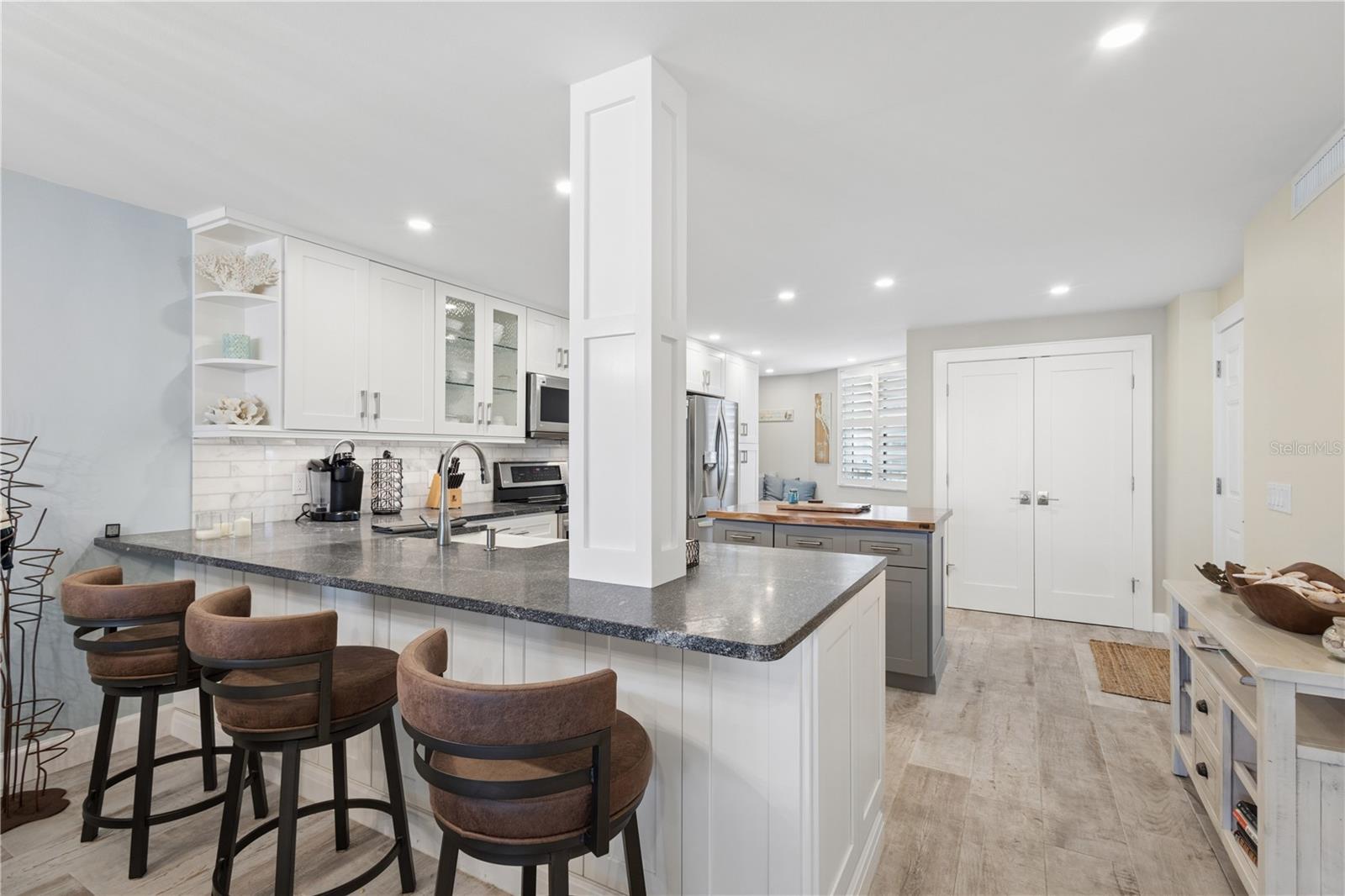 Image 7 of 39 For 5880 Midnight Pass Road 704